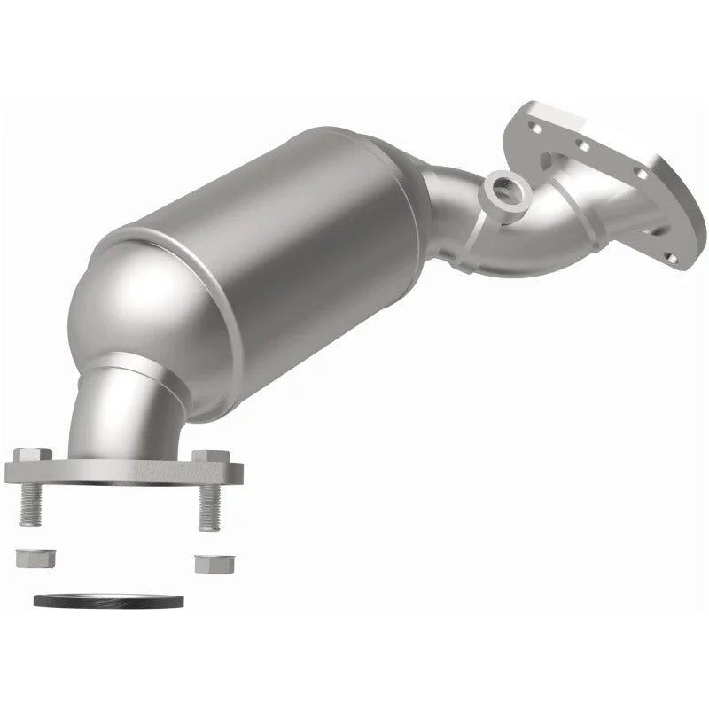 MagnaFlow 17-20 Toyota Sienna / 16-19 Lexus RX350 V6 3.5L Direct Fit Manifold Catalytic Converter - Installation View