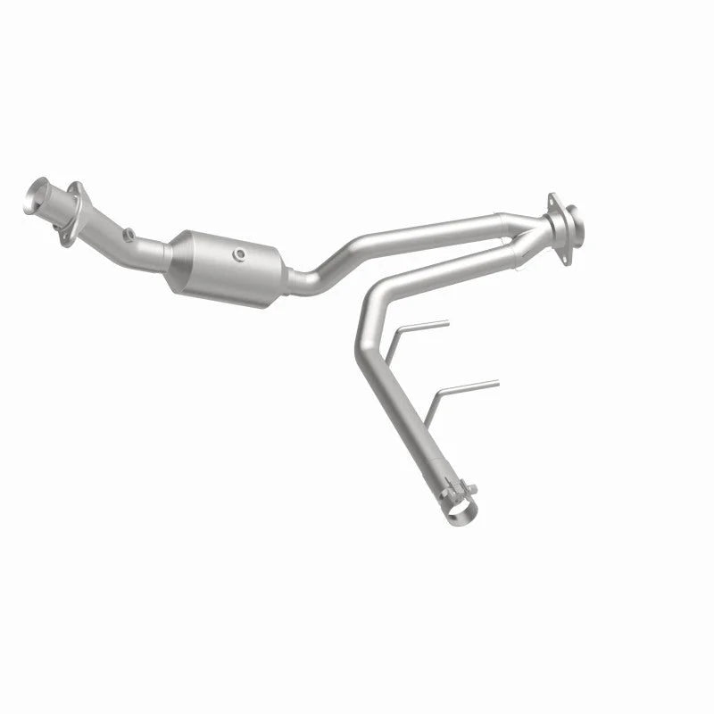 MagnaFlow 18-20 Ford F-150 V6 3.3L Right Underbody Direct-Fit Catalytic Converter - Installation View