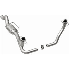 Load image into Gallery viewer, MagnaFlow Conv DF 00-03 Dakota 4.7L 4WD OEM - Installation View