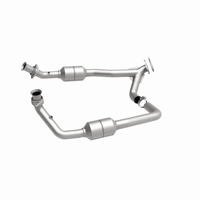 MagnaFlow Conv DF 00-03 Ford E150 5.4L - Back View