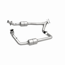 Load image into Gallery viewer, MagnaFlow Conv DF 00-03 Ford E150 5.4L - Back View