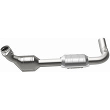 Load image into Gallery viewer, MagnaFlow Conv DF 00-04 Ford E150 4.6L D/S - Installation View