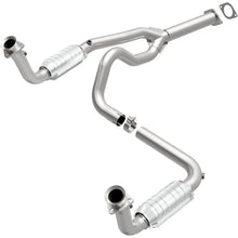 Load image into Gallery viewer, MagnaFlow Conv DF 00 Chevy Express 1500 5.7L - Main Product View