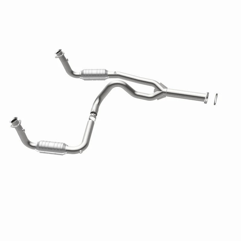 MagnaFlow Conv DF 00 Chevy Express 1500 5.7L - Back View