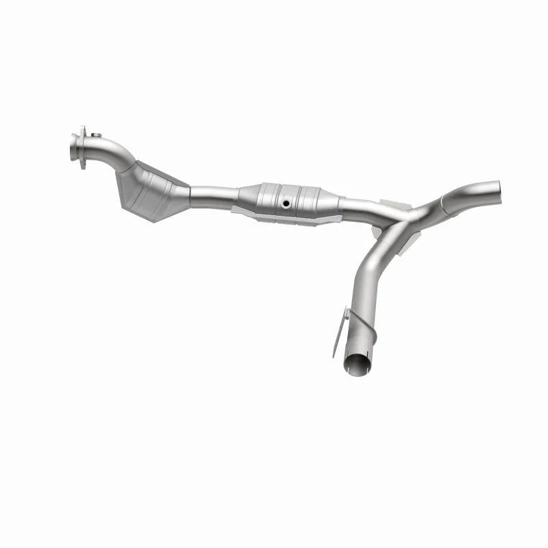 MagnaFlow Conv DF 01 Ford Trucks 4.6L - Installation View