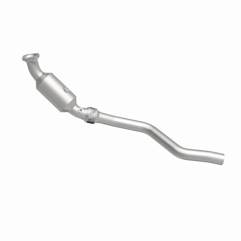 MagnaFlow Conv DF 05-06 300/Magnum 5. OEM - Installation View