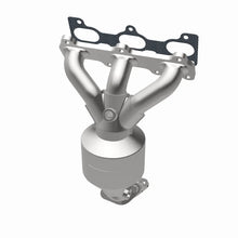 Load image into Gallery viewer, MagnaFlow Conv. DF 05-06 Hyundai Santa Fe/05-09 Tucson / 05-08 Kia Sportage D/S Manifold - Installation View