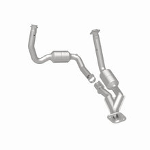 Load image into Gallery viewer, MagnaFlow Conv DF 06-07 Jeep Commander / 05-10 Grand Cherokee 5.7L Y-Pipe Assy (49 State) - Installation View