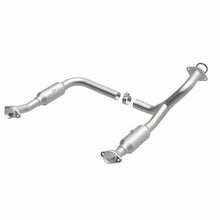 Load image into Gallery viewer, MagnaFlow Conv DF 06-09 Ford Explorer / 06-10 Mercury Mountaineer 4.6L Y-Pipe Assembly (49 State) - Installation View