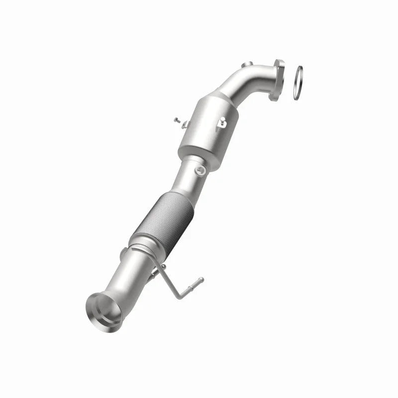 MagnaFlow Conv DF 16-17 Ford Focus 2.3L Underbody - Back View