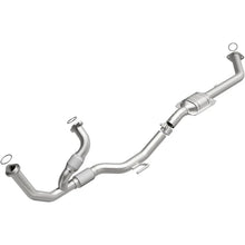 Load image into Gallery viewer, MagnaFlow Conv DF 98-00 Sienna 3.0L - Side View