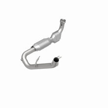 Load image into Gallery viewer, MagnaFlow Conv DF 98 Ford Expedition 5.4L - Additional View 5