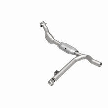 Load image into Gallery viewer, MagnaFlow Conv DF 99-00 F-150 4.2L V6 2WD P/ - Additional View 9