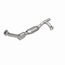 Load image into Gallery viewer, MagnaFlow Conv DF 99-02 Expedition 5.4L 4wd - Side View
