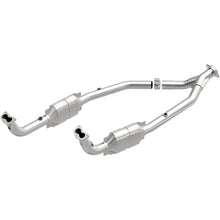 Load image into Gallery viewer, MagnaFlow Conv DF 99-04 LR Discovery V8 49S - Main Product View