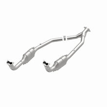 Load image into Gallery viewer, MagnaFlow Conv DF 99-04 LR Discovery V8 49S - Back View