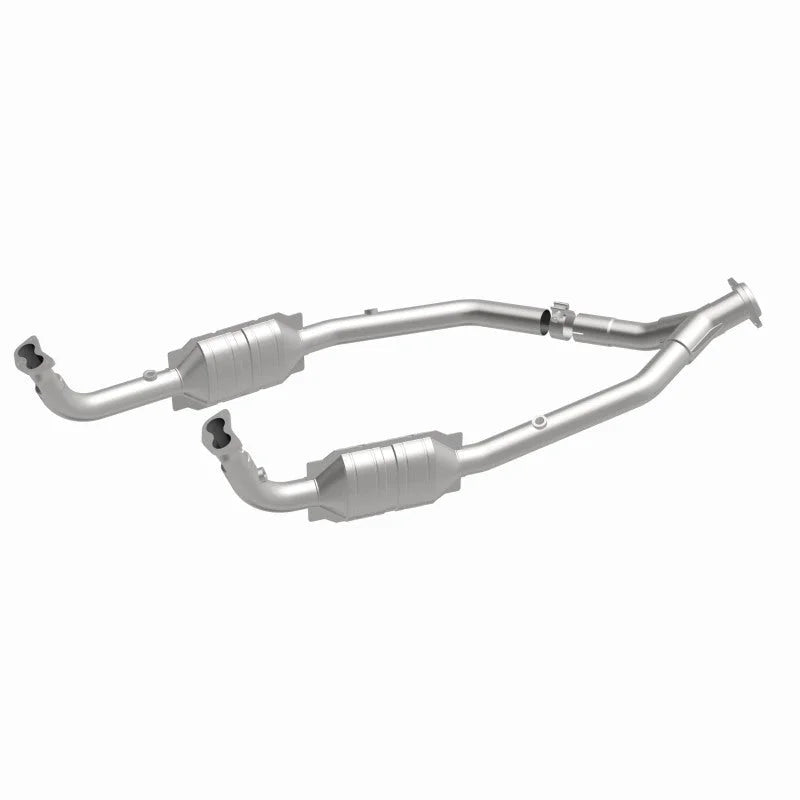 MagnaFlow Conv DF 99-04 LR Discovery V8 OEM - Back View