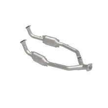Load image into Gallery viewer, MagnaFlow Conv DF 99-04 LR Discovery V8 OEM - Installation View