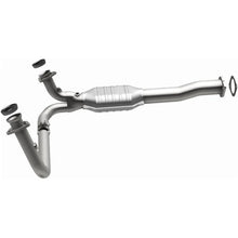 Load image into Gallery viewer, MagnaFlow Conv DF GM 1500/2500/3500 Truck 96- - Additional View 6