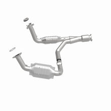 Load image into Gallery viewer, MagnaFlow Conv DF OEM fits 2007 Buick Rainier Cxl / 2008 Chevrolet TrailBlazer / 2006-2009 Chevrolet TrailBlazer SS / 2007...