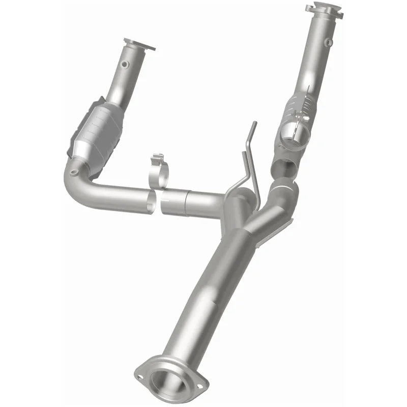 MagnaFlow Conv Direct Fit 11-16 Chevrolet Silverado 2500HD/3500HD / GMC Sierra 2500HD/3500HD - Back View