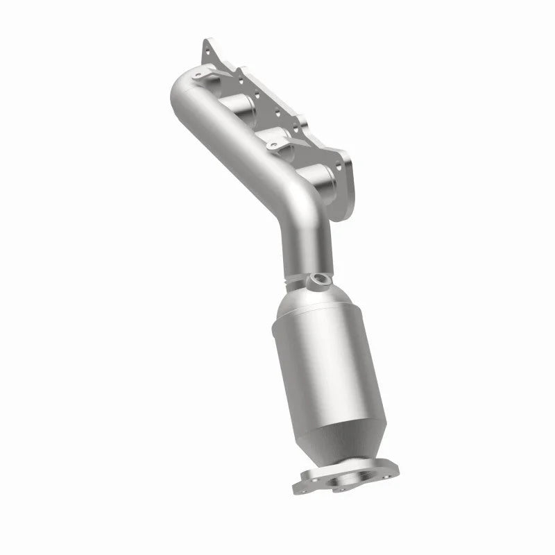 MagnaFlow Conv Direct Fit 12-16 Hyundai Equus V8 5.0L Manifold - Installation View