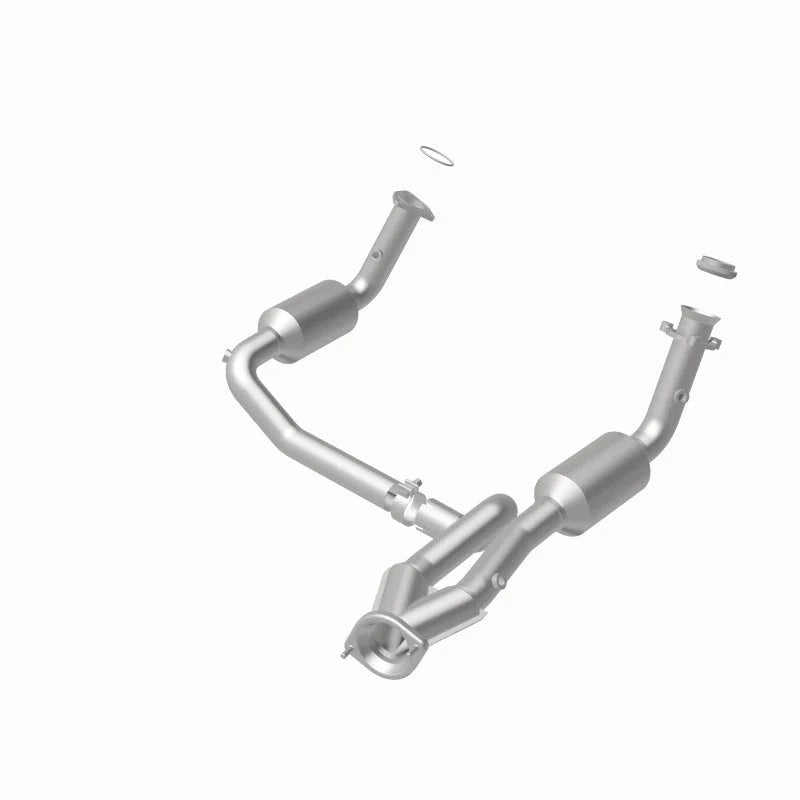 MagnaFlow Conv Direct Fit OEM 2005 GMC Sierra/Chevrolet Silverado 1500/Cadillac Escalade Underbody - Back View