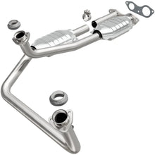 Load image into Gallery viewer, MagnaFlow Converter Direct Fit California Grade 96-00 GM Tahoe/Yukon/Escalade 5.7L - Side View