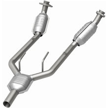 Load image into Gallery viewer, MagnaFlow Direct Fit Catalytic Converter 96-97 Mercury Cougar 3.8L - Installation View