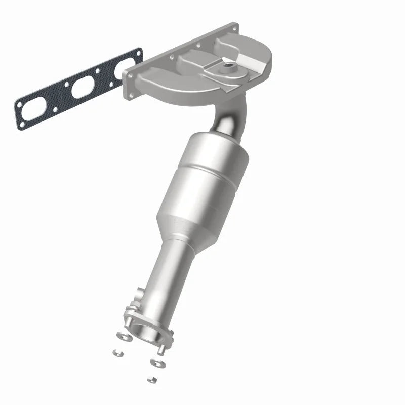 MagnaFlow Direct Fit Catalytic Converter BMW 5 01-03 Rear OEM - Installation View