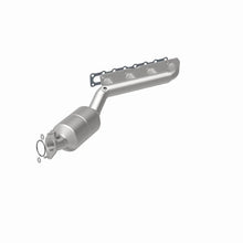 Load image into Gallery viewer, MagnaFlow Direct-Fit SS Catalytic Converter (California) fits 2004-2006 Nissan Titan 5.6L V8 - Back View
