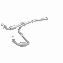Load image into Gallery viewer, Magnaflow 04-05 Chevrolet Express 1500 5.3L Direct Fit Converter - Additional View 6