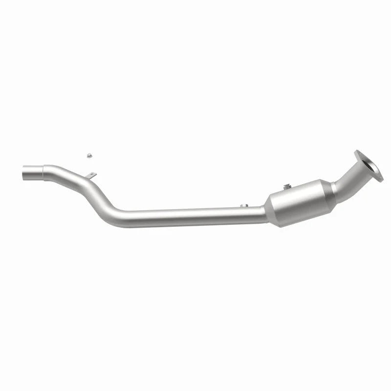 Magnaflow 05-06 Chrysler 300 3.5L Direct Fit Converter - Installation View