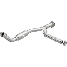 Load image into Gallery viewer, Magnaflow 05-06 Ford Expedition 5.4L Direct Fit Converter - Main Product View
