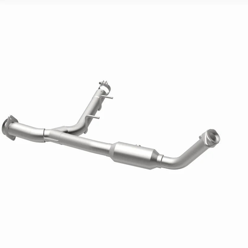 Magnaflow 05-06 Ford Expedition 5.4L Direct Fit Converter - Installation View