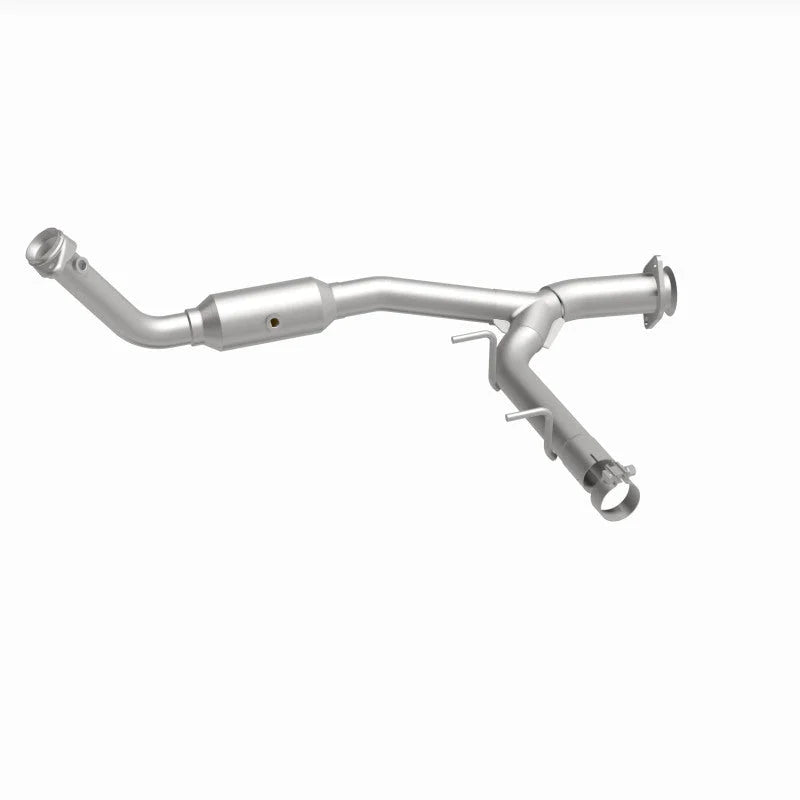 Magnaflow 05-06 Ford Expedition 5.4L Direct Fit Converter - Additional View 5