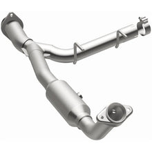 Load image into Gallery viewer, Magnaflow 05-06 Ford Expedition 5.4L Direct Fit Converter - Additional View 6