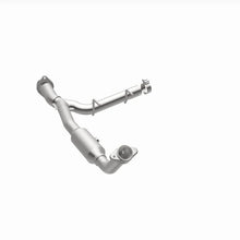 Load image into Gallery viewer, Magnaflow 05-06 Ford Expedition 5.4L Direct Fit Converter - Additional View 15