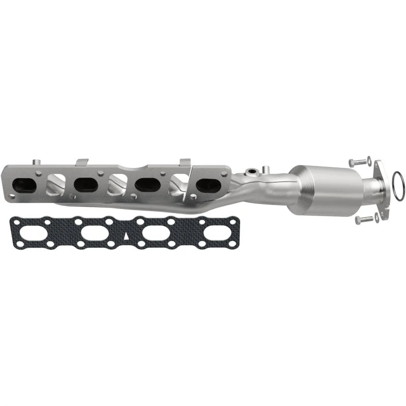 Magnaflow 05-06 Nissan Titan 5.6L Direct Fit Converter - Main Product View