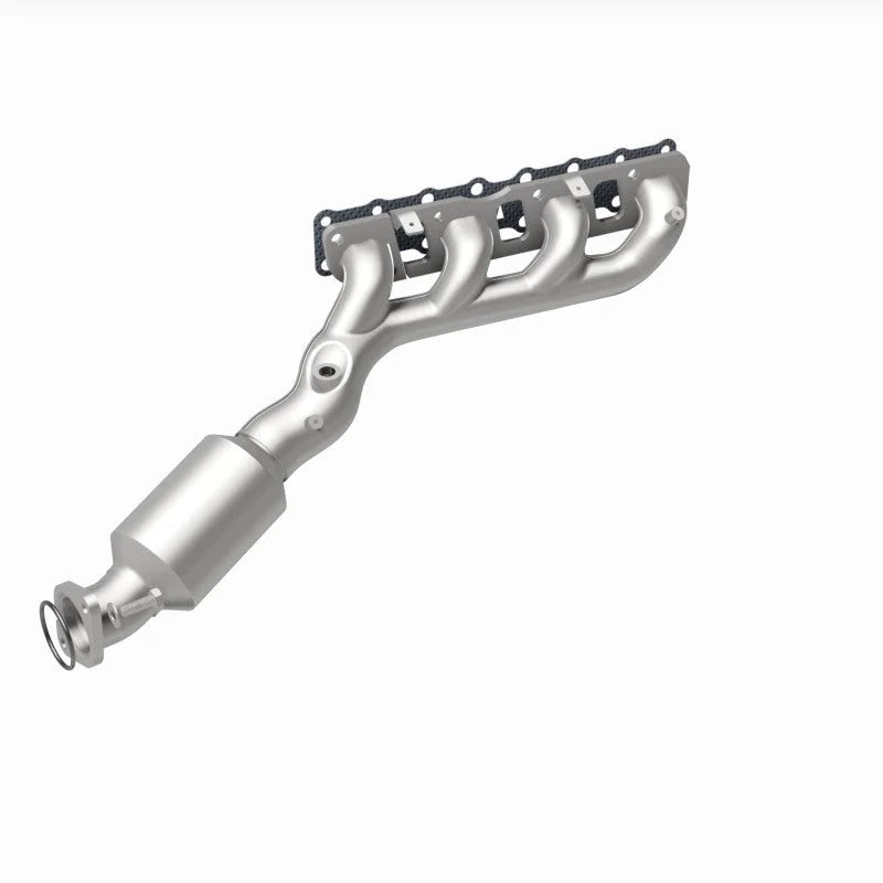 Magnaflow 05-06 Nissan Titan 5.6L Direct Fit Converter - Back View