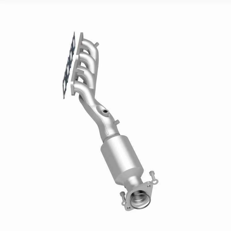 Magnaflow 05-06 Nissan Titan 5.6L Direct Fit Converter - Installation View