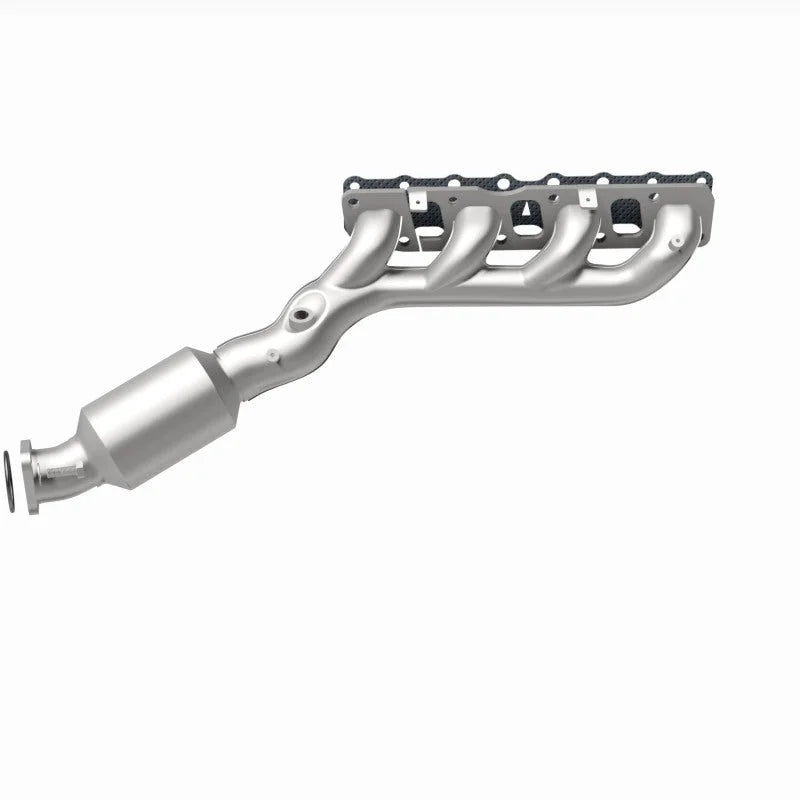 Magnaflow 05-06 Nissan Titan 5.6L Direct Fit Converter - Additional View 8