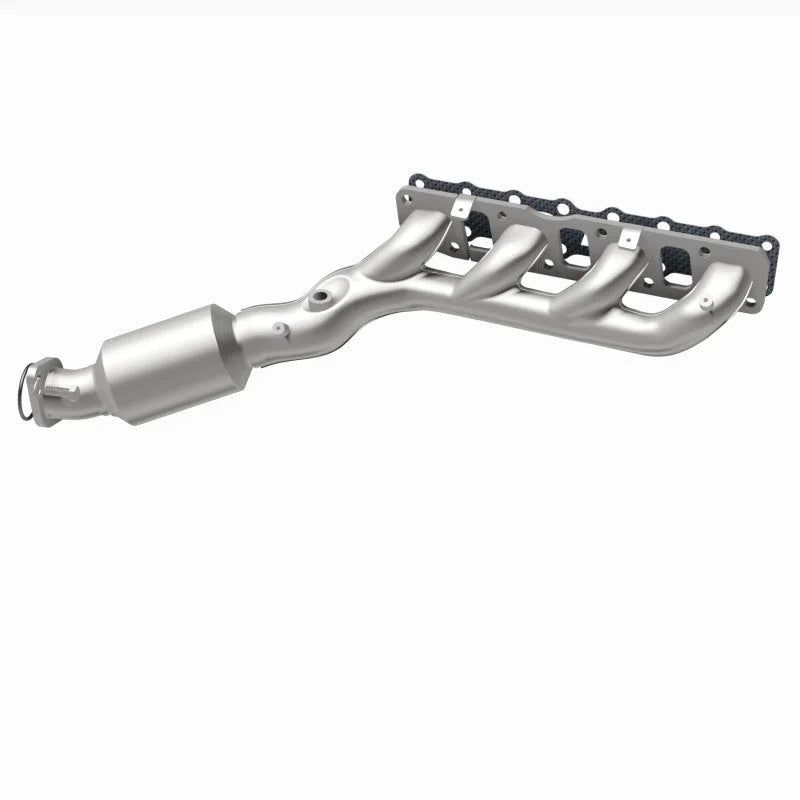 Magnaflow 05-06 Nissan Titan 5.6L Direct Fit Converter - Additional View 12