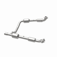 Load image into Gallery viewer, Magnaflow 05-08 Ford E-350 Super Duty 5.4L Direct Fit Converter - Additional View 12