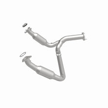 Load image into Gallery viewer, Magnaflow 07-08 Chevrolet Tahoe 5.3L Direct Fit Converter - Additional View 15