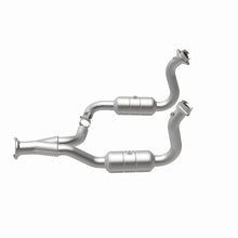 Load image into Gallery viewer, Magnaflow 08-10 Ford F-350 Super Duty 6.8L Direct Fit Converter - Additional View 7