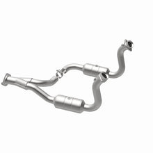 Load image into Gallery viewer, Magnaflow 08-10 Ford F-350 Super Duty 6.8L Direct Fit Converter - Additional View 13