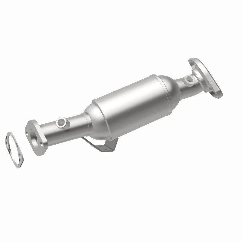 Magnaflow 10-11 Soul 1.6L Underbody Direct Fit Converter - Installation View