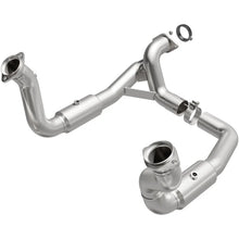 Load image into Gallery viewer, Magnaflow 11-17 Ford F-250 Super Duty 6.2L Direct Fit Converter - Main Product View
