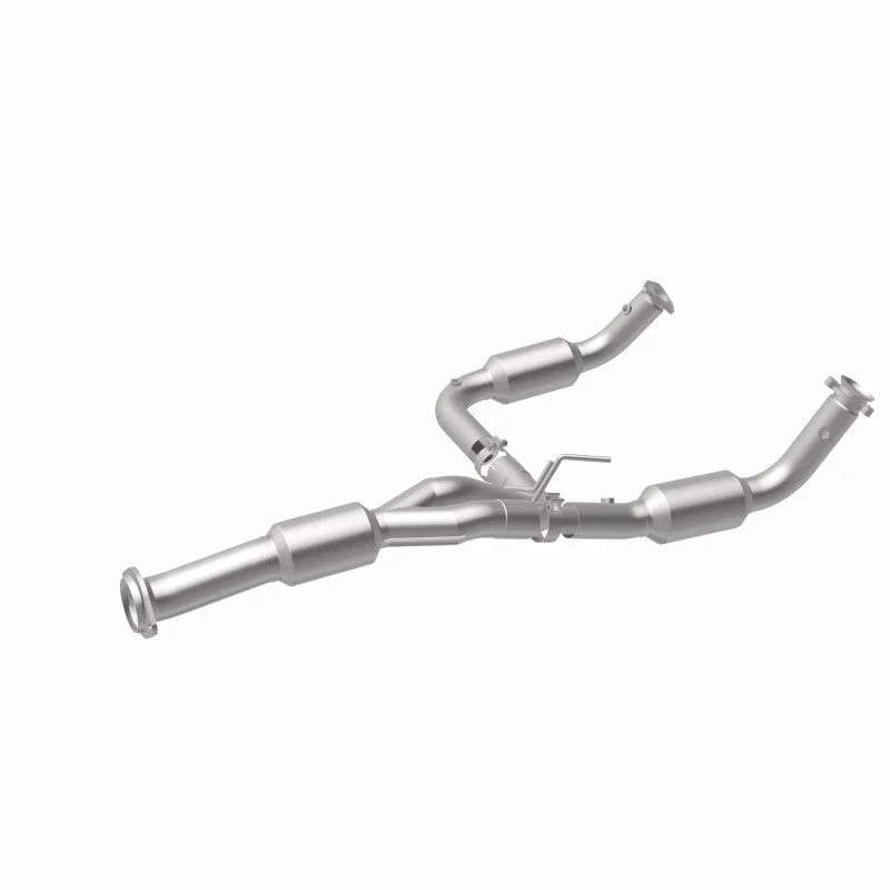 Magnaflow 12-17 Chevrolet Express 3500 6.0L Direct Fit Converter - Installation View